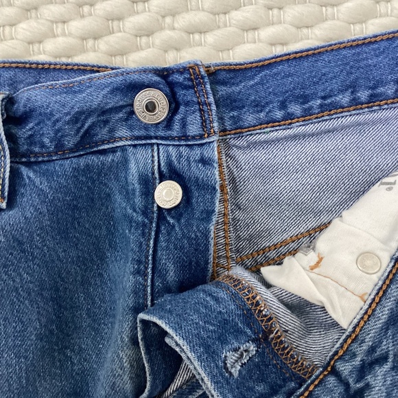 LEVI'S 501 Original High-Rise Medium Wash Button Fly Cutoff Jean Shorts Size 30 - Picture 3 of 6
